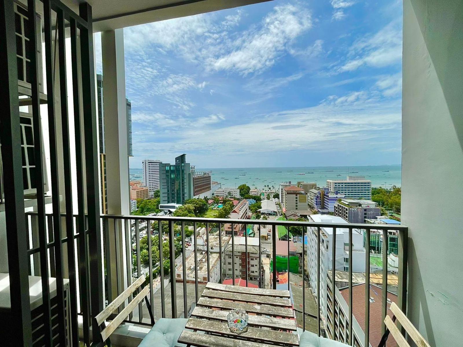 The Base Infinity Apartment Pattaya Exterior foto