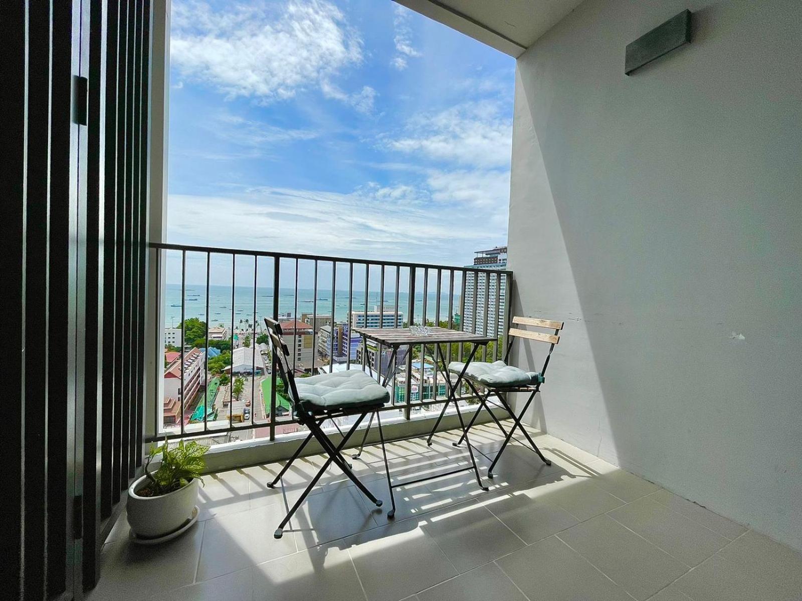 The Base Infinity Apartment Pattaya Exterior foto